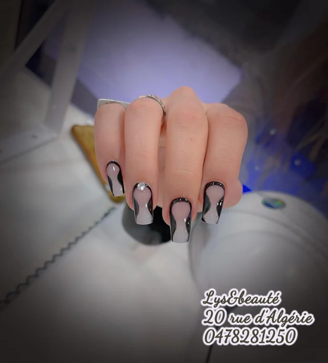 ♠️♠️♠️
Follow us @lysbeautelyon RDV en privé 
·
·
·
·
·
·
·
·
#lysbeautelyon#lyon#nails#ongles#lyonnaise#nailart#manucure#nailslyon#semipermanent #extensiondecils#nailsart #lyon1 #terreaux #placeterreaux
