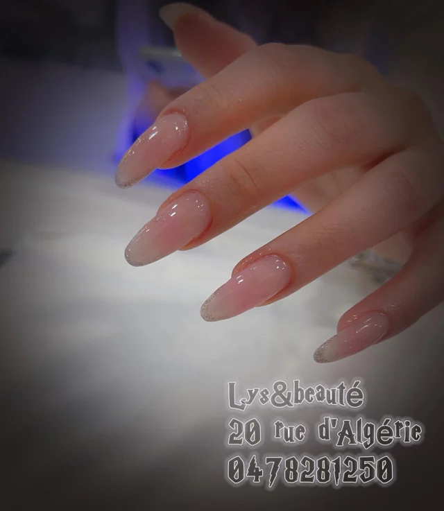 🧚🏻‍♀️🧚🏻‍♀️🧚🏻‍♀️
Follow us @lysbeautelyon RDV en privé 
·
·
·
·
·
·
·
·
#lysbeautelyon#lyon#nails#ongles#lyonnaise#nailart#manucure#nailslyon#semipermanent #extensiondecils#nailsart #lyon1 #terreaux #placeterreaux