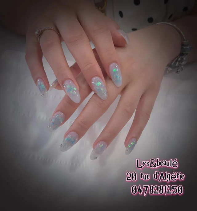 🧚🏻‍♂️🧚🏻‍♂️🧚🏻‍♂️
Follow us @lysbeautelyon RDV en privé 
·
·
·
·
·
·
·
·
#lysbeautelyon#lyon#nails#ongles#lyonnaise#nailart#manucure#nailslyon#semipermanent #extensiondecils#nailsart #lyon1 #terreaux #placeterreaux