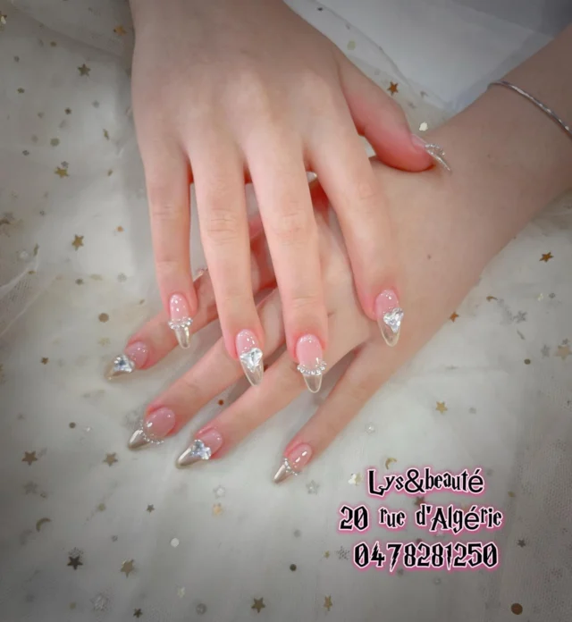 💅🏻💅🏻💅🏻
Pose les ongles complet 
🧚🏻‍♀️🧚🏻‍♀️🧚🏻‍♀️
Follow us @lysbeautelyon RDV en privé 
·
·
·
·
·
·
·
·
#lysbeautelyon#lyon#nails#ongles#lyonnaise#nailart#manucure#nailslyon#semipermanent #extensiondecils#nailsart #lyon1 #terreaux #placeterreaux